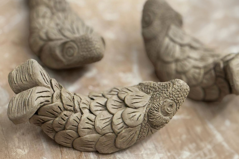 Dancing and Playing with the Currents